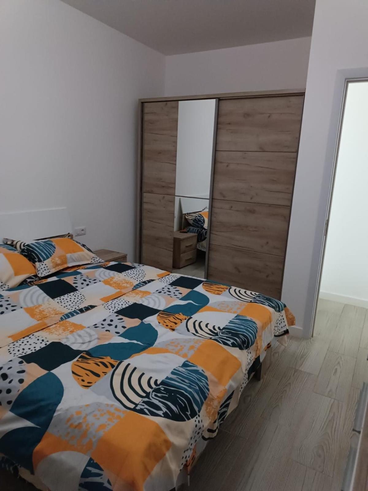 Apartament 2 Camere, Bloc Nou, Langa Promenada Moll, Capacitate 4 Persoane Craiova Ngoại thất bức ảnh